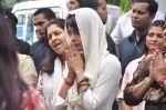 Priyanka Chopra at Priyanka Chopra_s dad funeral in Mumbai on 10th June 2013 (131).JPG